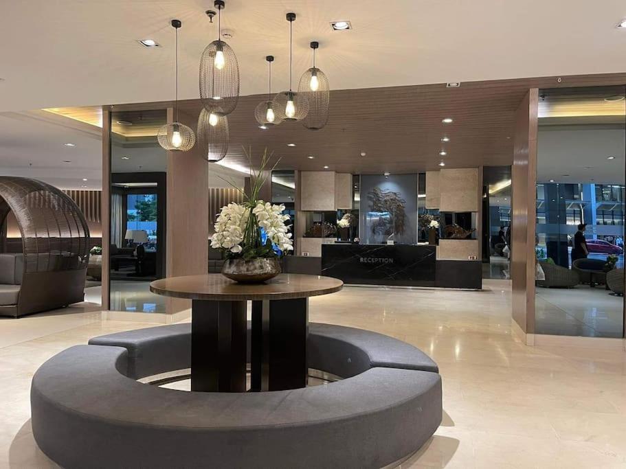 Shore 1 & 3 Residences Moa 1Br With Balcony By Darpm Manila Exteriör bild