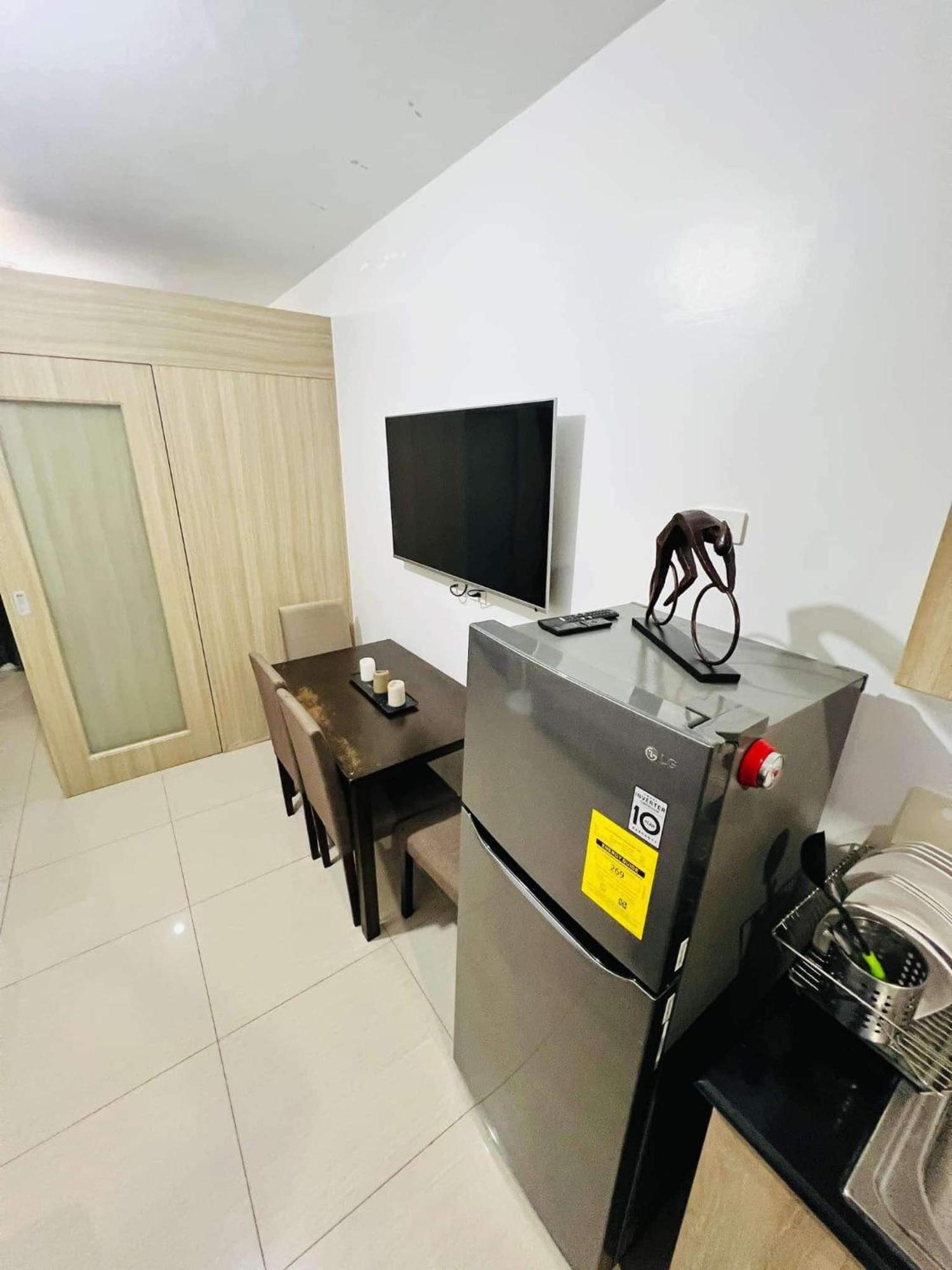 Shore 1 & 3 Residences Moa 1Br With Balcony By Darpm Manila Exteriör bild